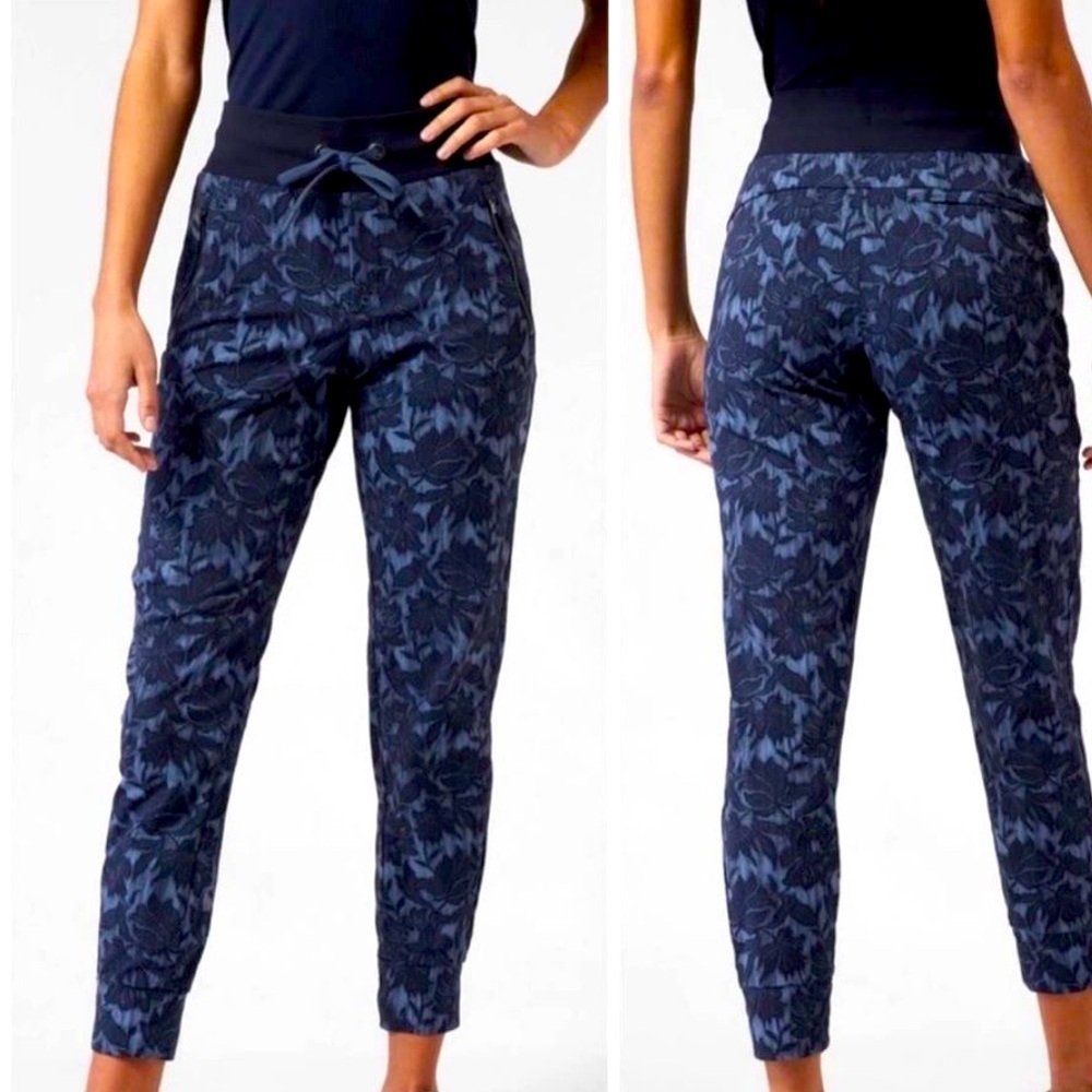 Sale! Athleta Trekkie North Printed Jogger Pants 10 like new